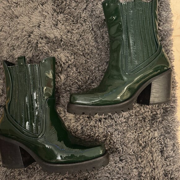 NWOT Free People Jeffrey Campbell Sabine Chelsea Boots Dark Green Patent US 10 - Picture 1 of 10